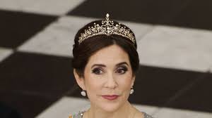 Bei Grönland-Besuch: Königin Mary wird von Roller angefahren