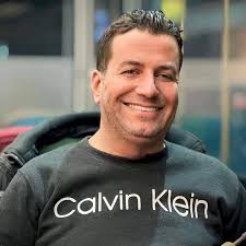 والد نادين الراسي في ظهورٍ نادر.. والأخيرة: "مبيّنة أكبر منّو" (فيديو)  #LBCI #LBCILebanon