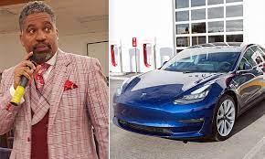 Law enforcement arrested and charged a man with fraudulently obtaining loans via the paycheck protection program (ppp). Washington Dc Pastor Charged In 1 5m Ppp Loan Fraud Daily Mail Online