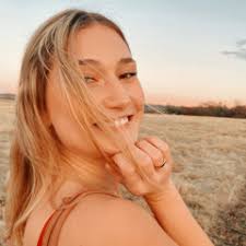 Cassidy Newman's Instagram, Twitter & Facebook