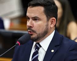 Capitão Alberto Neto cobra Ministério de Portos e Aeroportos sobre aumento  do valor nas passagens aéreas de crianças