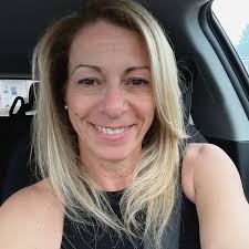 Topissime !!! J'en parlais ce week-end j'espère le faire bientôt !! Enjoy  life is too short