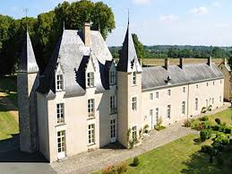 Chateau D Oyre A Clermont Creans Trouver Un Lieu De Loisir Les Chateaux En Sarthe Pres Du Mans 72 Maison De Maitre Chateau France Maison Moderne