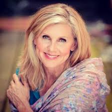 Meg Jones (@MegRosedoor)