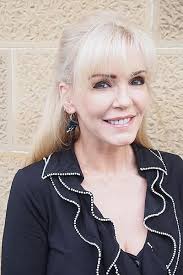 Amazon.com: Tallow (Curse of the Bond Riders Series, 1): 9781489054388:  Karen Brooks, Eloise Oxer: Books