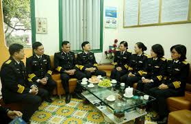 Trung tướng nguyễn văn thiệu, tồng thống kiêm tư lệnh việt nam cọng hoà. Chinh á»§y Háº£i Quan Chuc Má»«ng Can Bá»™ Há»™i Vien Phá»¥ Ná»¯ Nhan Ngay Quá»'c Bao Háº£i Quan Viá»‡t Nam