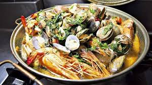 Cataplana De Fruits De Mer Une Richesse Aromatique Unique Marmite Du Monde Plats Mijotes Recettes De Cuisine Fruits De Mer