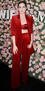 Look Of The Day Zoey Deutch From Instyle Com Pantsuits For Women Velvet Fashion Tuxedo Women