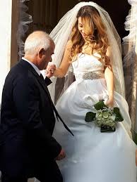 Innamorate delle nostre spose!!!! Infiniti auguri Elisa Romanelli!!!!  Onorate di averti vestito nel tuo giorno più bello!!! · So Chic Spose