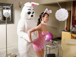 The Easter Bunny and Jennifer Love Hewitt. : rpics