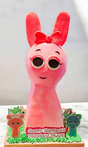 Super cute Pinki Sprunki Cake 🎂 🥰🩷🩷🩷 All Vanilla Blueberry 🫐 Cake  with Blueberries & Cream Filling 😋 Whipped icing & Candy 🍬 Decorations!  Thank you so much to Tamara Russo for