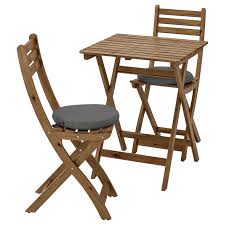 Askholmen Table 2 Chaises Pliantes Exterieur Teinte Gris Brun Froson Duvholmen Gris Fonce Ikea In 2020 Outdoor Tables And Chairs Folding Chair Wooden Outdoor Furniture