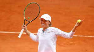 Grand slam zaferi için çıktığı kortta sakatlığının da etkisiyle kupayı rakibine kaptırdı. French Open 2020 Swiatek Swagger Set To Test Kenin In Roland Garros Showpiece
