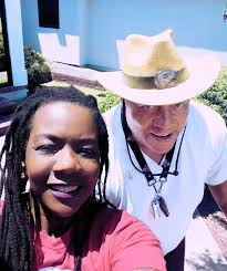 Hopped in front of the camera with the legendary #boxer James Bone Crusher  Smith. #wba #heavyweight #professionalboxer