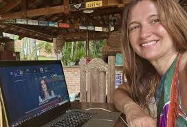 A história cheia de reviravoltas de Ruth Finlay estreia no Lifetime