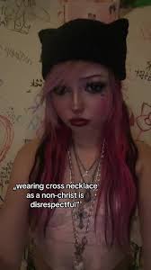 Everette Cross Becklace