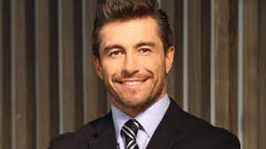 He is a celebrated tv show host. Fernando Solabarrieta Deja Tvn No Llegamos A Un Acuerdo