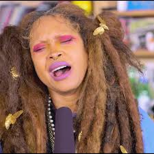 Erykah Badu Bare Foot in Concert