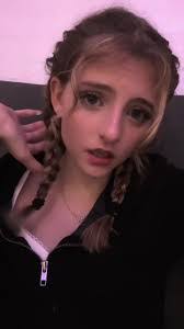 Manda Kay's Instagram, Twitter & Facebook