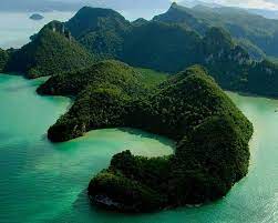 Be it a fun family holiday or a romantic trip, this place has got island hopping in langkawi covers the following islands other than the main pulau langkawi island: Lake Of The Pregnant Maiden Pulau Dayang Bunting Berjaya Hotel