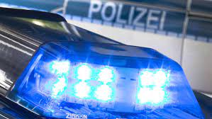 23-Jährige rennt nackt auf die A 5