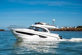 With a length overall of 11 metres, the new flagship of the antares fleet is the perfect illustration of a family cruiser. Beneteau Antares 11 Powerboat For Sale South Coast Yachts