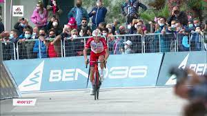 El camino gira a la derecha varios metros más allá the path turns o bends to the right a few metres further on; X1jmz Uk6omr9m