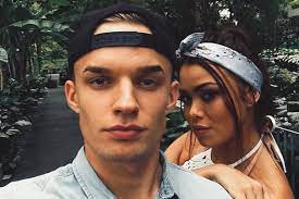 Kedai elektrik buka waktu pkp; What Went Wrong For Dutch Model Ivana Smit Unreserved Intelligence Is Sexy