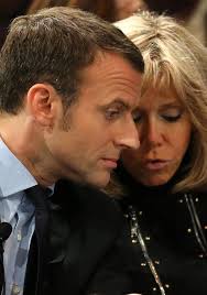 Retrouvez notre diaporama consacré à ce couple hors du commun sous les ors de la république. Quelle Est L Histoire Du Couple Emmanuel Macron Et Brigitte Trogneux Marie Claire