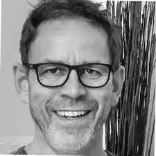 Ich habe einen neuen Job und arbeite jetzt als Produktionsleiter Kostüme  bei Württembergische Staatstheater Stuttgart.