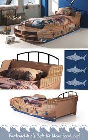 Cdn03.plentymarkets.com kinderzimmer pirat gestalten türaufkleber name fürs kinderzimmer totenkopf säbel, pin von betten de auf kinderzimmer in 2019 piratenschiff, frecher pirat gestalten, taube kinderzimmer pirat hochbett artikelbild 3 kinder, kinder teppich. Tolles Motiv Kinderbett Im Piratenschiff Look Kinderbett Kinderzimmer Jungs Schlafen Spielen Pirat Be Kinderbett Junge Bett Mit Lattenrost Jungen Bett