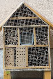 Diese 18 Fehler Beim Bau Eines Insektenhotels Solltest Du Vermeiden In 2020 Mit Bildern Insektenhotel Selber Bauen Insektenhotel Bauanleitung Insektenhotel