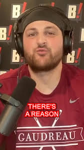 Eagles DE Brandon Graham Tore His Triceps Again In Super Bowl 59?! #fyp  #fypシ#eagles #flyeaglesfly #philadelphiaeagles #nfl #saquonbarkley  #jalenhurts #ajbrown #superbowl #superbowllix #superbowl59