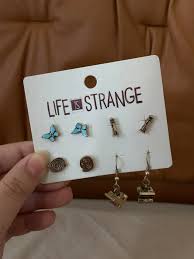 Hot topic shirin david camisa vintage bunny images saint laurent religion casual decor bunny party ader. No Spoilers I Didn T Realize Hot Topic Sold Life Is Strange Merch Snagged These Cute Earrings Lifeisstrange