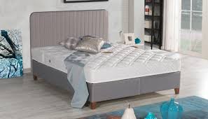 • özel ray sistemi sayesinde demonte olarak tasarlanan kasa alt panelinin esnemesini ve raydan çıkmasını önlemek amacıyla plastik vida ile sabitleme. Kilim Baza Yatak Modelleri Ve Butceye Gore Fiyatlari 2020