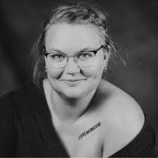 Crafting potholders at Pioneer Damsiters Centre