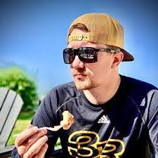 Devin Stoddard's Instagram, Twitter & Facebook