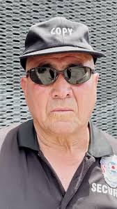 Hector approves of the new hats…say less. #productionlife #onset  #losangeles #quietonset #comedy #copy #hollywoodstudios #losangeles  #silenttreatment