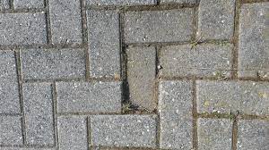 abgesackte pflastersteine anheben und ausbessern anleitung pflastersteine balkon dekor gehweg ideen