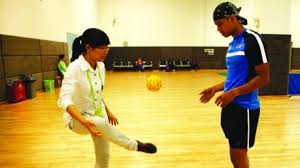Takraw wordt wel beschreven als volleybal met de voeten op een badmintonveld. 10 Teknik Sepak Takraw Dasar Beserta Gambarnya Olahragapedia Com