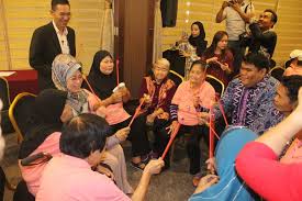 Doa orang tua yang bisa bikin nangis dan menghayati. Jkm Akan Pastikan Kebajikan Warga Emas Dijaga Sebaik Mungkin Sarawak News Network