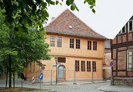 Haus der jugend (bonn) (de) Jugendliche Helfen Bei Einer Fachwerkhaus Sanierung In Halberstadt Monumente Online