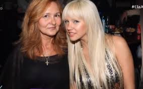 Παντρεύονται και βαφτίζουν την κόρη τους στη μύκονο! H Sasa Mpasta Gia To Problhma Ygeias Ths Mhteras Ths Otan Ema8a Oti Arrwsthse Ellada Press