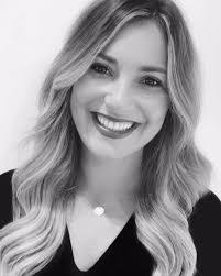 Julie Knudsen's Instagram, Twitter & Facebook