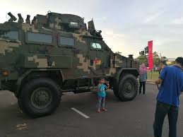 Berikut merupakan kelengkapan persenjataan bagi tentera darat malaysia, 1511x trak hicom handalan (4x4) 3 tan. Mindef Malaysia On Twitter Lipan Bara Antara Aset Tentera Darat Yang Menjadi Tumpuan Pengunjung Untuk Bergambar Mini Karnival Mindef Atm 2017 13 15 Jul 17 9am 6pm Https T Co Mcqghsxvw6