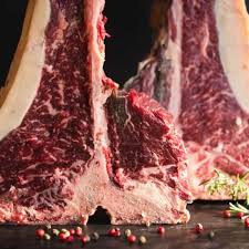 La bistecca di costa è conosciuta anche come braciola reale, braciole, costato di quarto, coste delle prime, coste doppie, costola, coverta, fallata di lombo, polso, schiena, scorcia di spadda. Come Scegliere Il Miglior Taglio Di Bistecca L Antica Macelleria