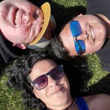 It sounds cliché, but Machine Gun Kelly is rocking the #AmericanMusicAwards  carpet.