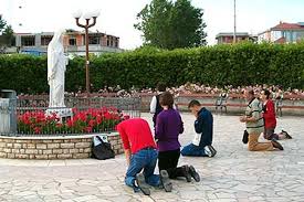 Roman Catholics Priests & Popes Worship An Idol Of Blessed Virgin Mary