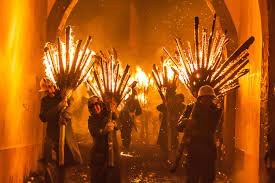 The idea of fire to chase away winter has old pagan roots, but the current wander through the old town with an inferno idea only properly dates to 1924 so it is. Chienbase Umzug Ig Chienbase Liestal
