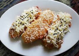 Pisang, selain lezat dan manis, buah pisang juga memiliki manfaat kesehatan bagi tubuh. Resep Pisang Goreng Keju Wijen Yang Legit Dan Kriuk Kumparan Com